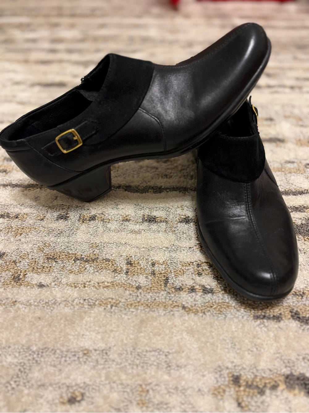 Clark’s | Classic Black Leather Bendable’s Low Heel Booties size 8